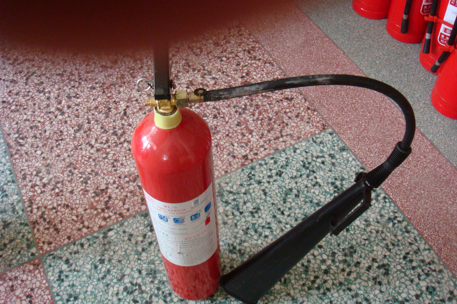 爱瑞斯 - 手提式co2灭火器,5kg co2灭火器,消防检测和3c认证 - ars