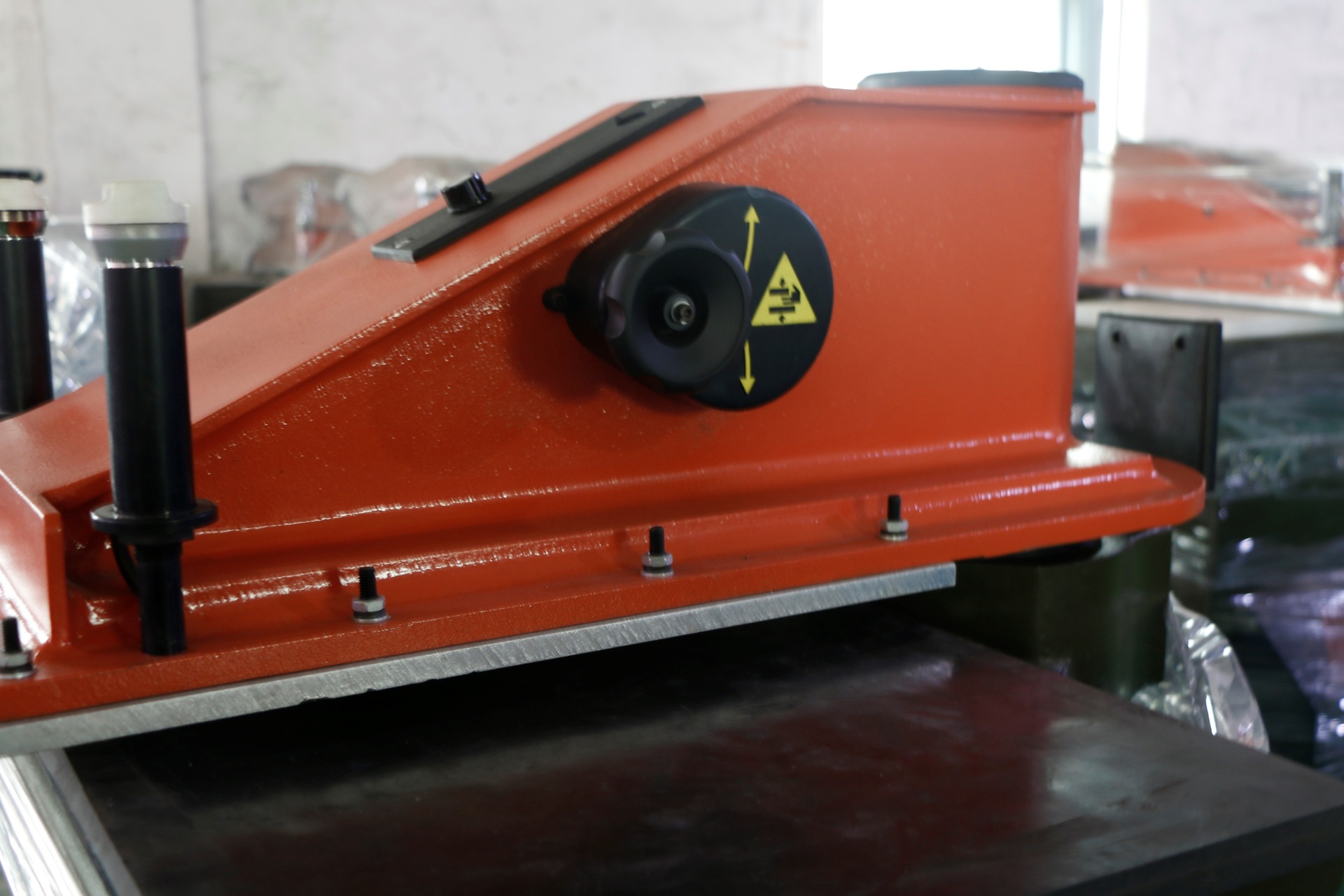 出口乌干达 22吨atom 液压摇臂裁断机 摇头啤机 摇臂裁断机