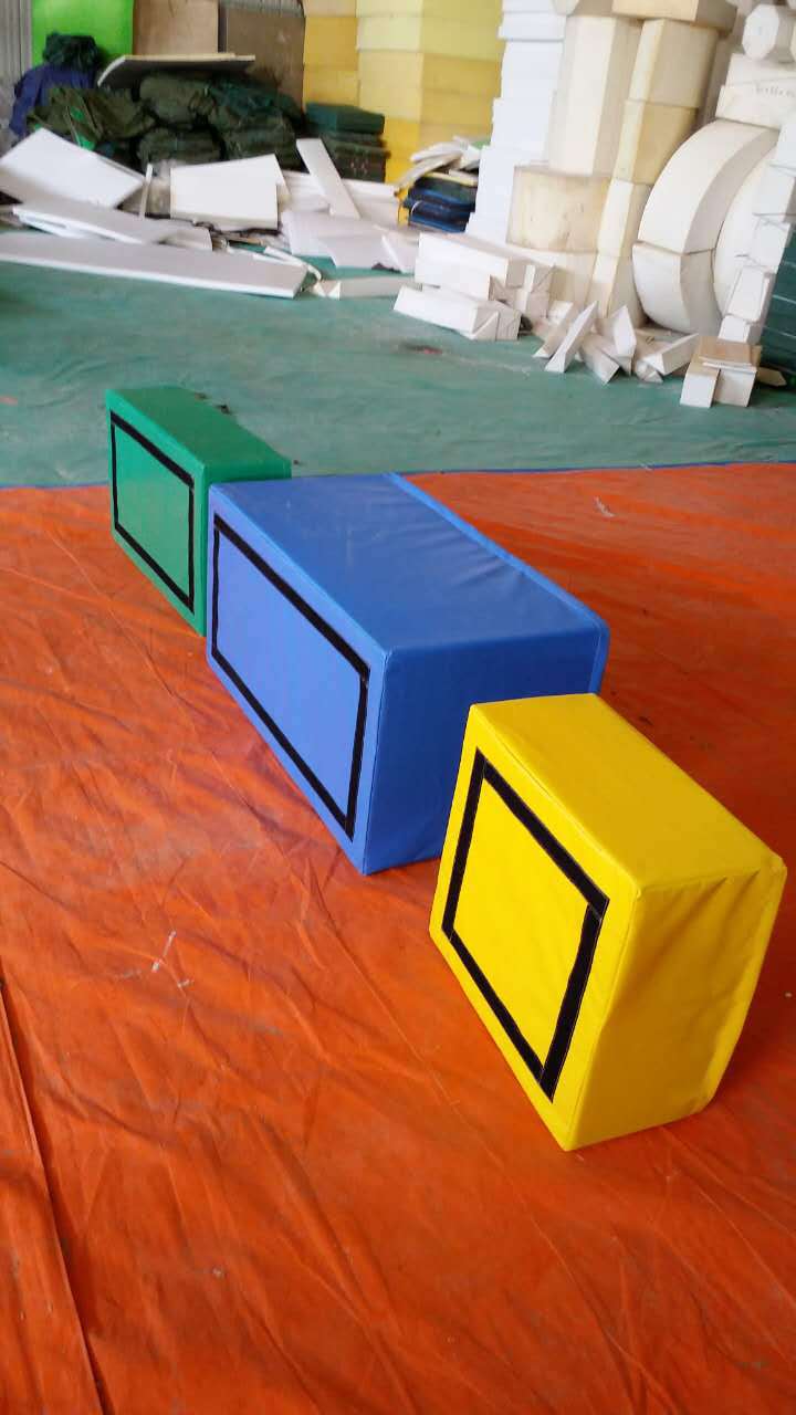 软体跳箱 儿童小小运动馆感统训练器械跳箱 儿童跳箱三四节梯形垫