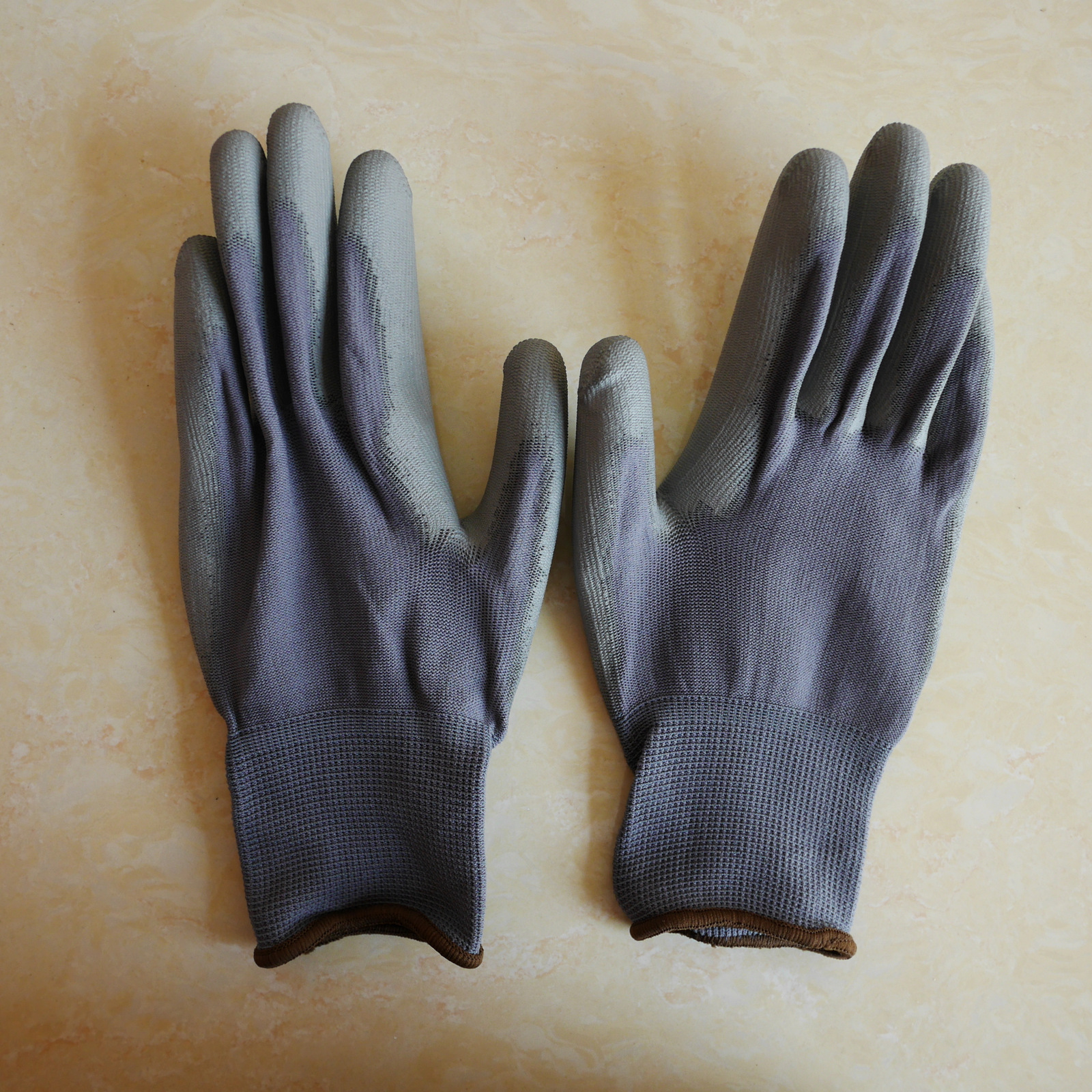 13针尼龙灰色pu浸掌灰色pu涂掌尼龙手套 灰色尼龙pu手套