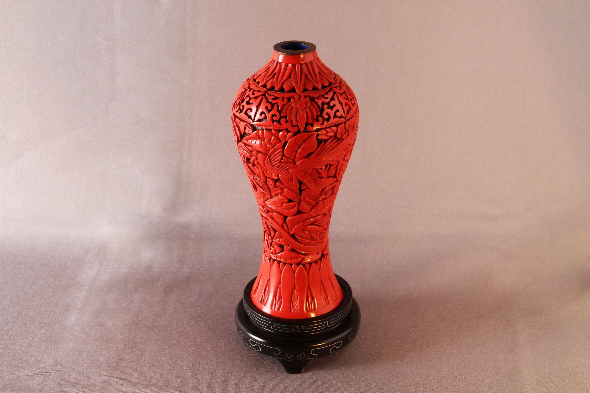 纯雕漆10寸美人瓶摆件 漆器礼品中国特色