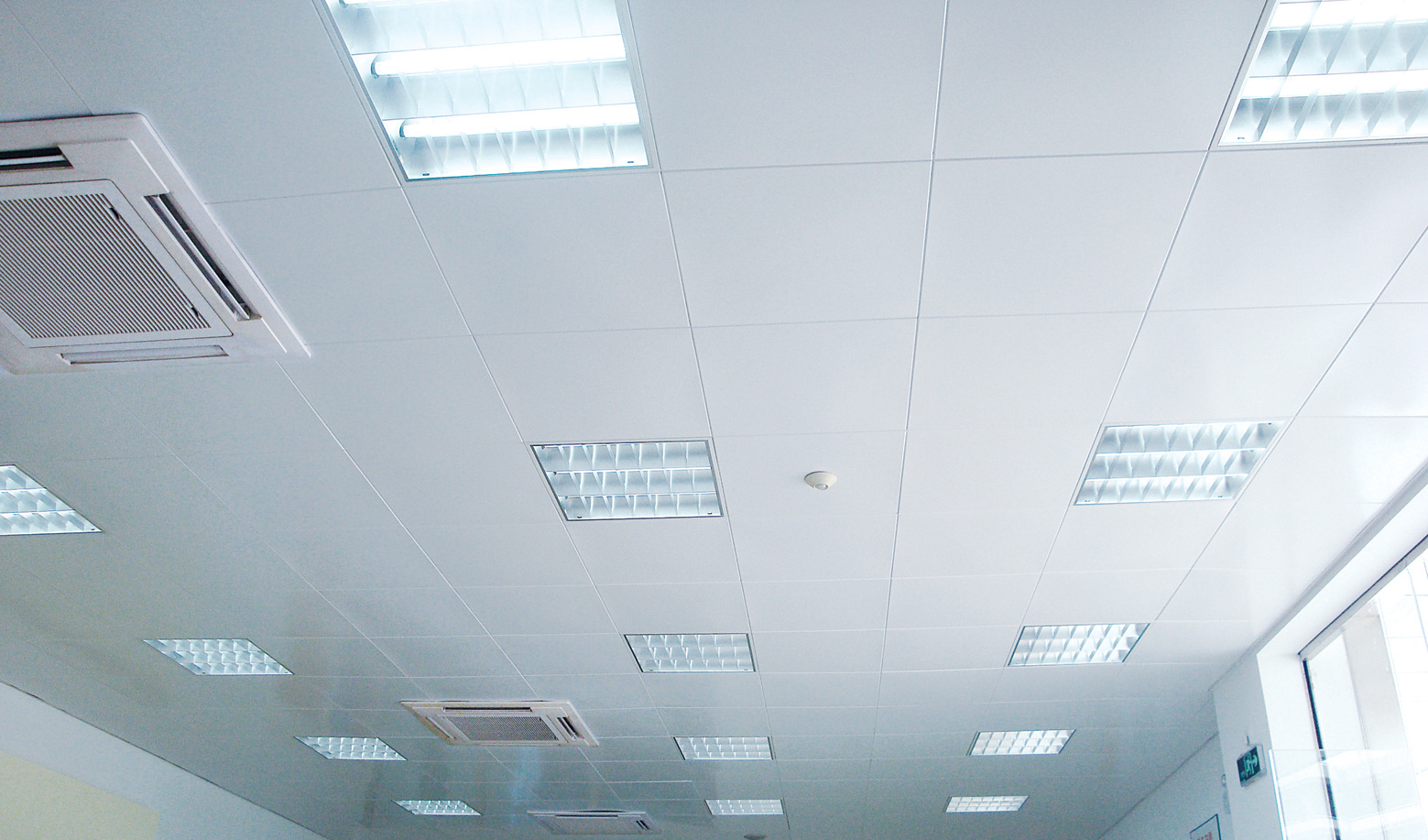 铝天花600x600 工程板 铝扣板 铝单板吊顶材料天花板吊顶扣板