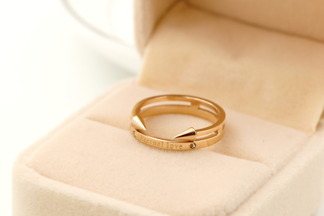 j3-310双箭头eternal love英文双尖戒指女 韩版火箭头钛钢指环