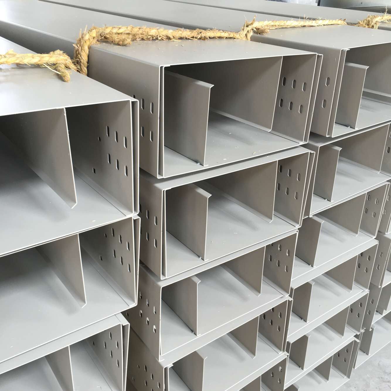 防火电缆桥架 梯式喷塑桥架 400乘150大跨距梯式米黄防火电缆桥架