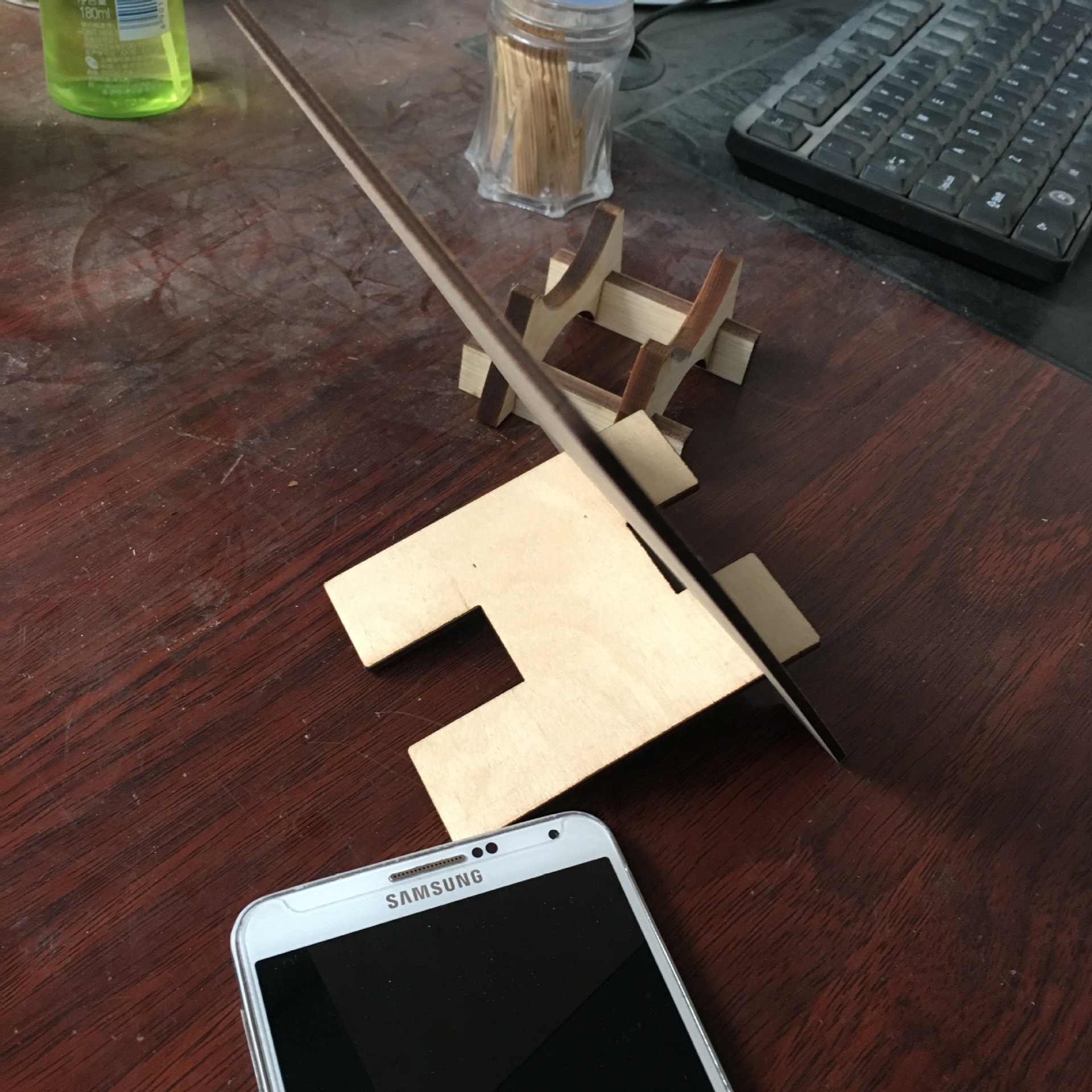 菩萨logo手机木质支架苹果手机支架懒人桌面创意实木通用底座