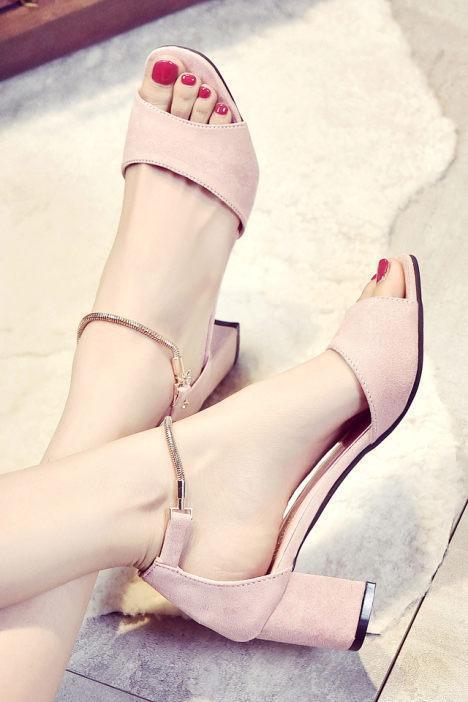 最新款凉鞋,劲爆来袭,秀出你的大美腿!