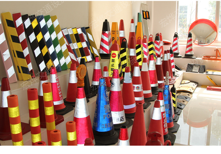 厂家供应优质pvc大号一槽减速带 汽车道路缓冲带 交通设施 减速龚