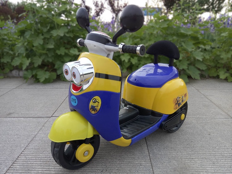 新款小黄人可坐儿童电动摩托车 三轮儿童电动车炫酷灯光 一件.