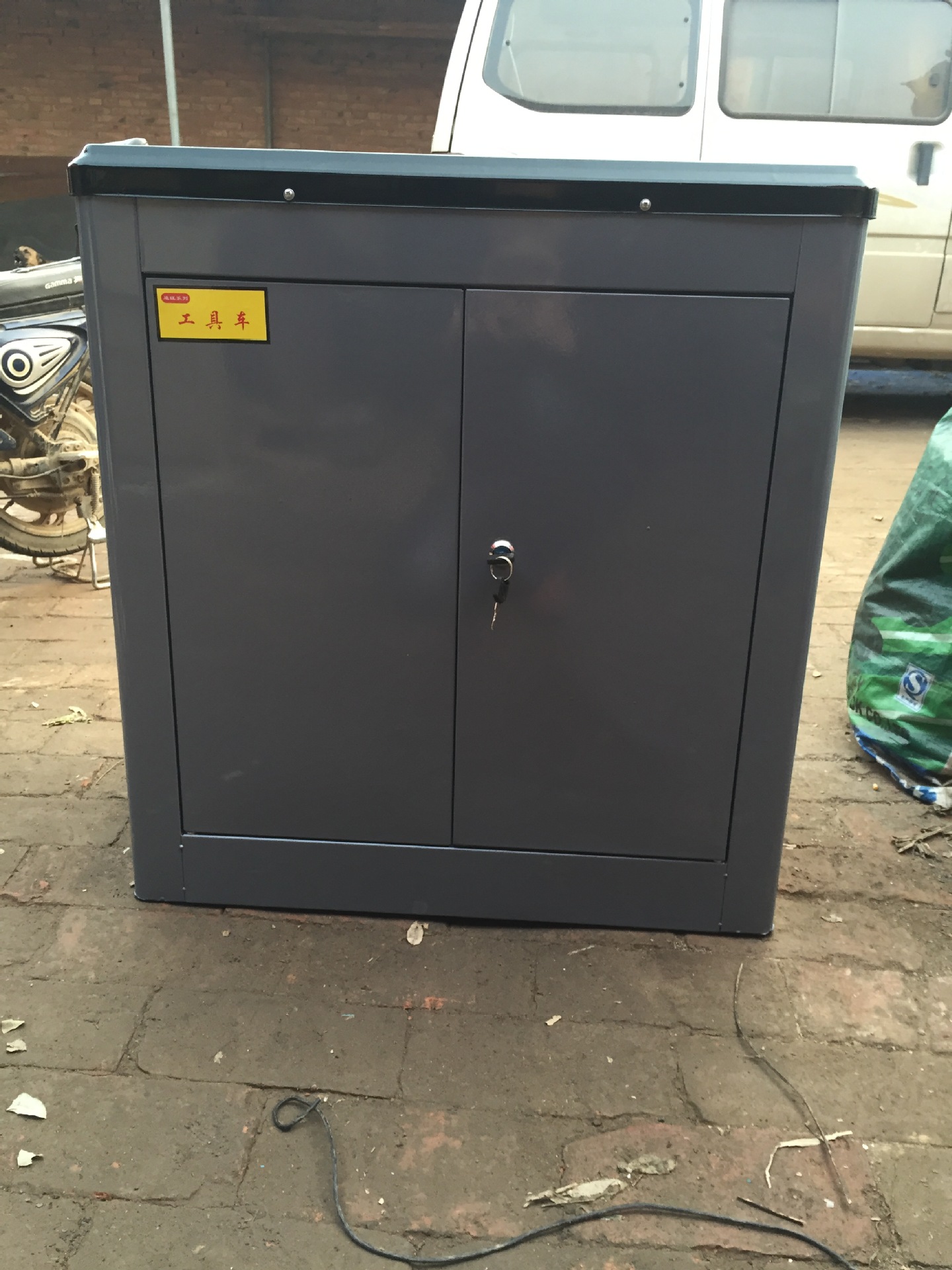 铁皮工具箱/封闭式工具车/三层工具柜/五金工具箱/带锁带轮