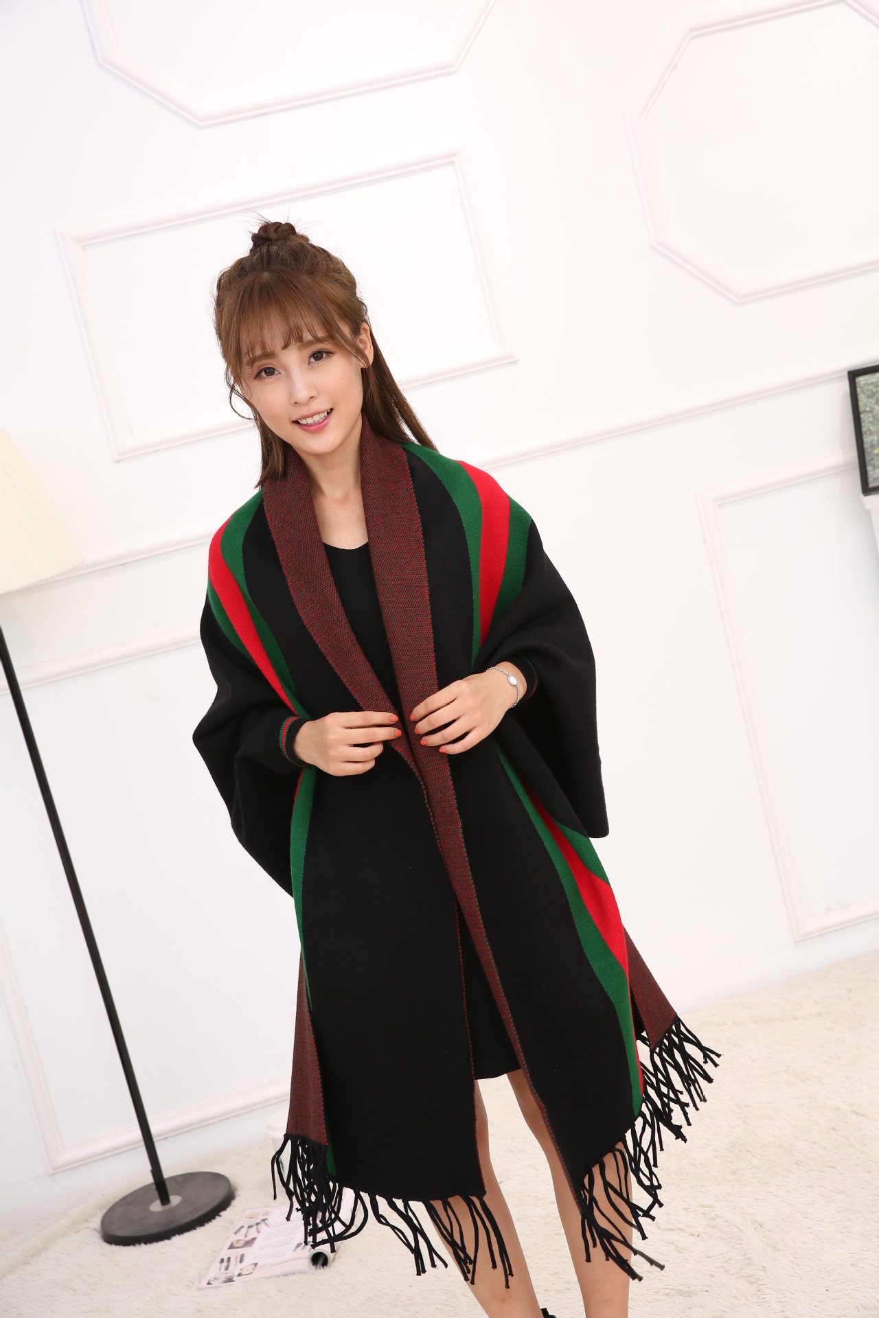 秋冬条纹流苏带袖斗篷披肩女2016新款貂绒披肩外套双面百搭围巾