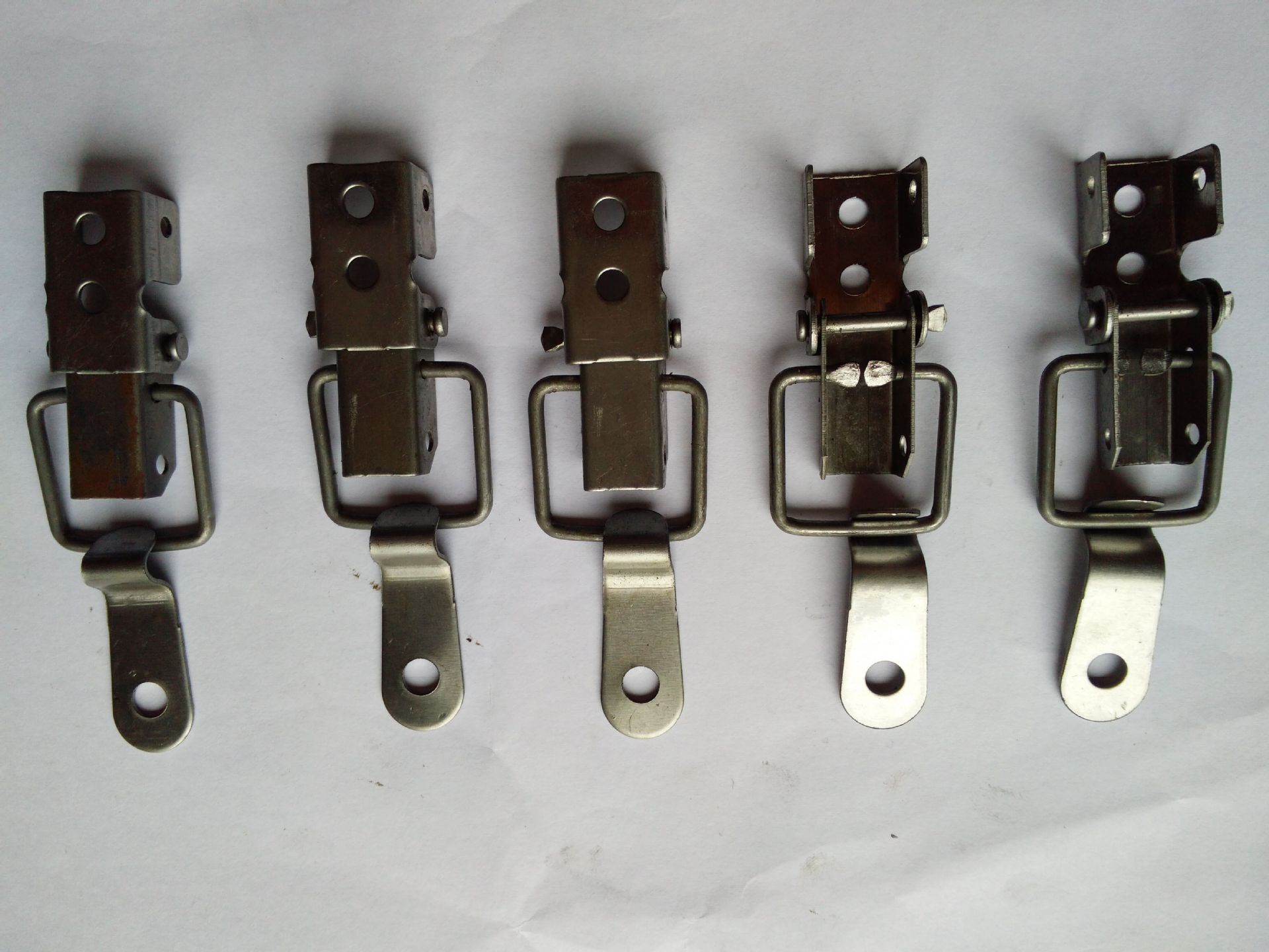 桥架配件 桥架免焊扣 桥架七字扣 桥架焊扣 桥架盖子扣 卡扣