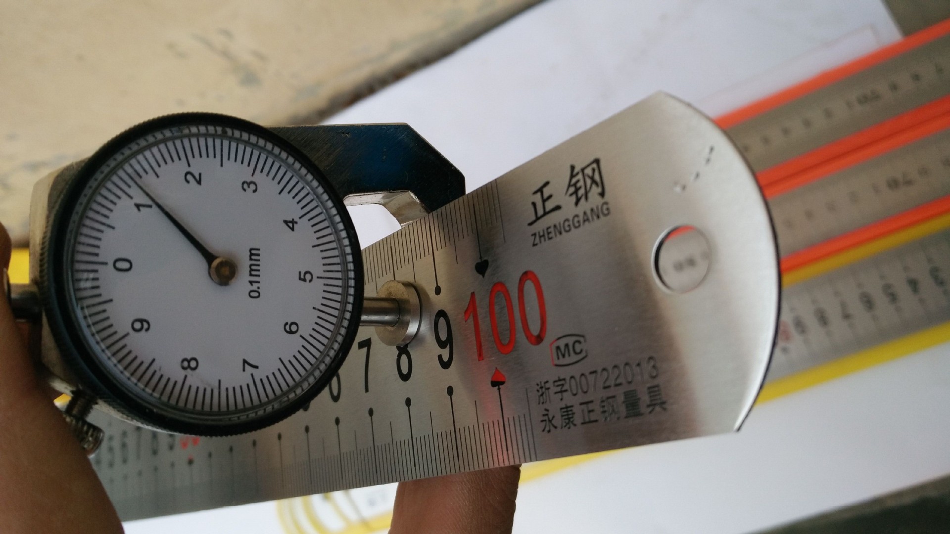 经营批发 1米钢直尺 加宽加厚 钢板 尺子 不锈铁 现货供应