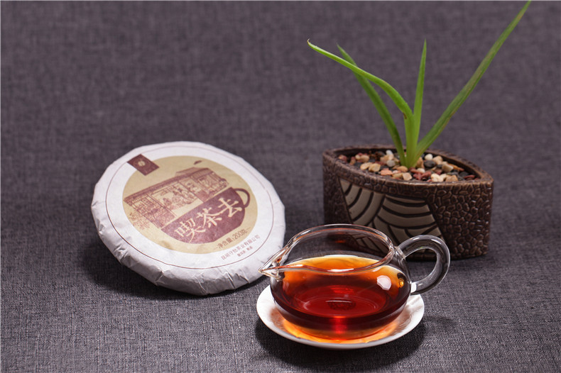 普洱茶饼 陈年宫廷熟茶357g特级勐海七