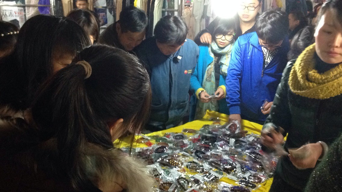 地摊货 新跑江湖地摊货源10十元模式佛珠手串链菩提木新产品批