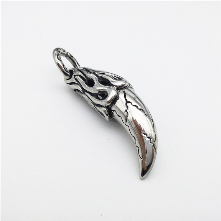 欧美饰品批发男士吊坠 钛钢高档金色裂纹镂空虎牙项坠狼牙吊坠