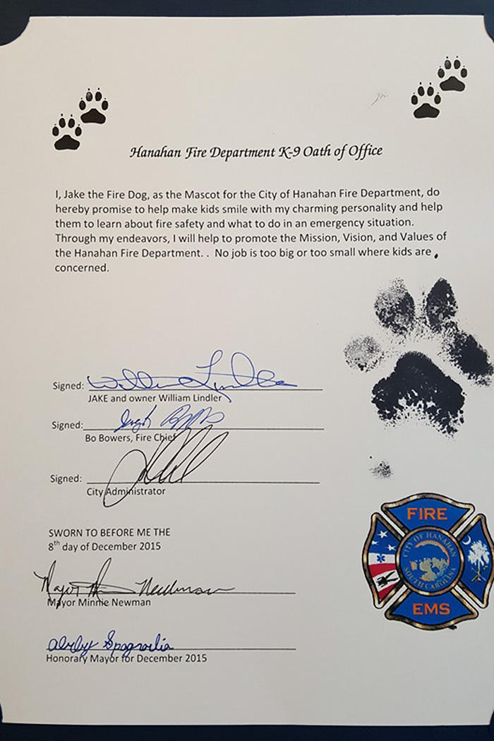 将帮助孩子们快乐学习消防以及紧急逃生的知识,并以此脚掌印为证