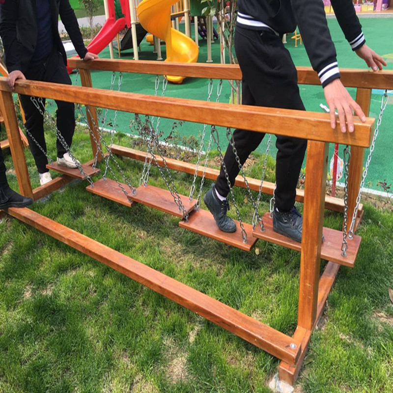 厂家供应幼儿园户外木制荡桥 儿童游戏感统训练器平衡木独木桥