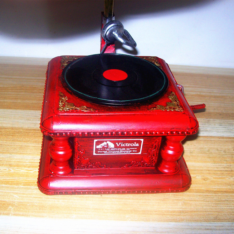 复古铁艺 酒吧橱柜摆饰 工艺品铁皮仿古中号花纹喇叭留声机