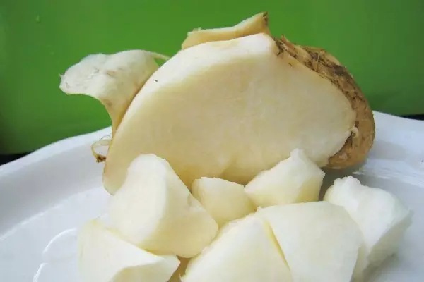 据报道曾有人炒食豆薯子30克多,7小时后出现恶心呕吐,口干,四肢发麻