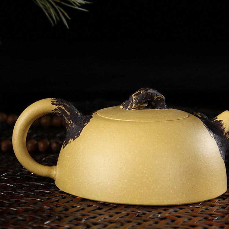 名家原矿黄金段泥松针半月壶 卡盖嵌盖紫砂壶小品140毫升 混批