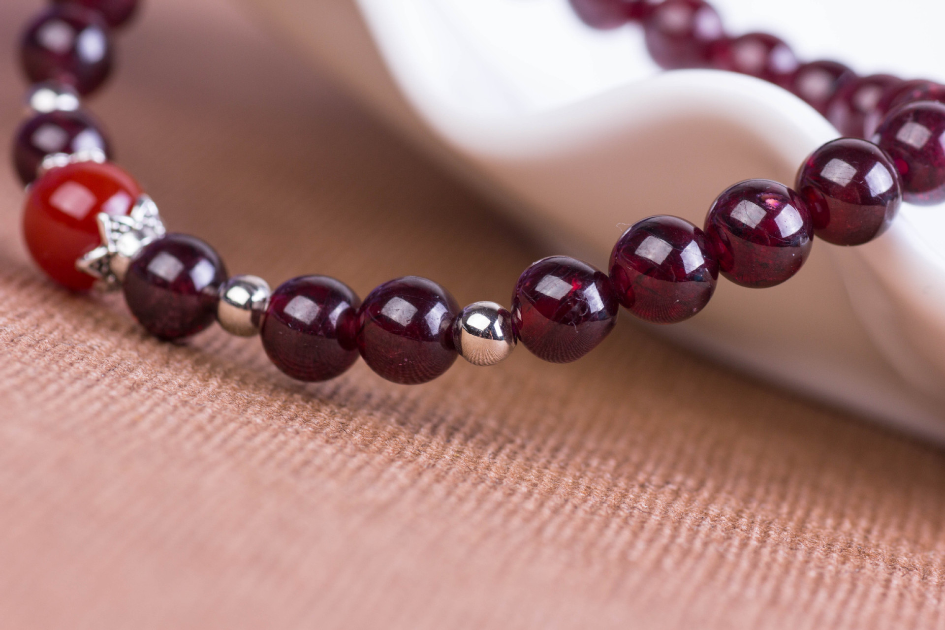 纯天然石榴石手链 aaa级酒红石榴石手串 原创diy民族风饰品 女款