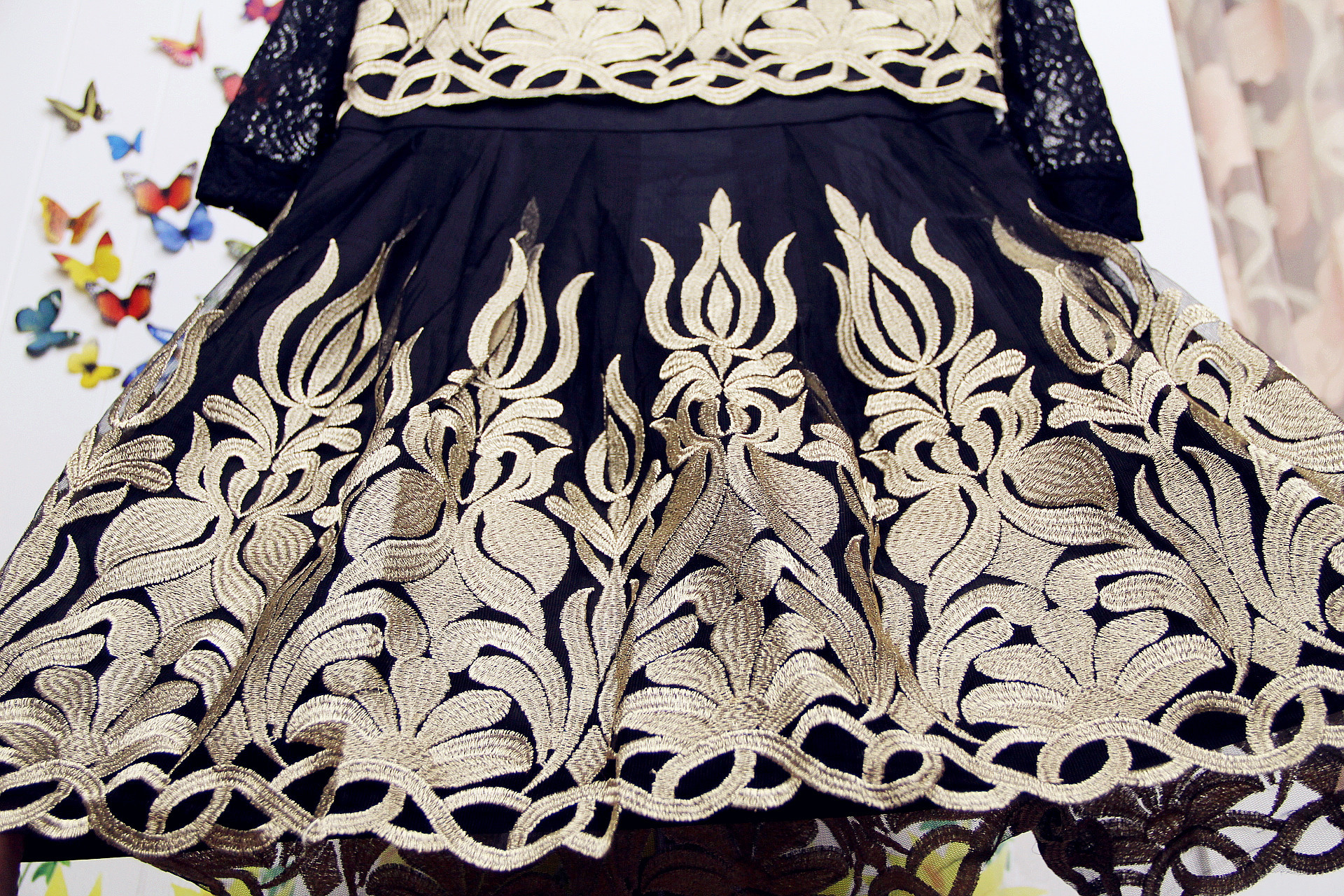 厂家直销热销款绣花面料透气网纱高档金线绣花适合中年女装面料