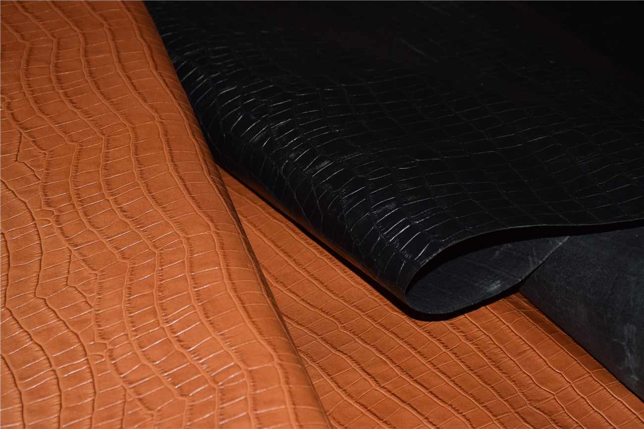 现货供应牛皮竹节纹 黄牛鳄鱼纹 双色牛皮革头层牛皮大小压花牛皮