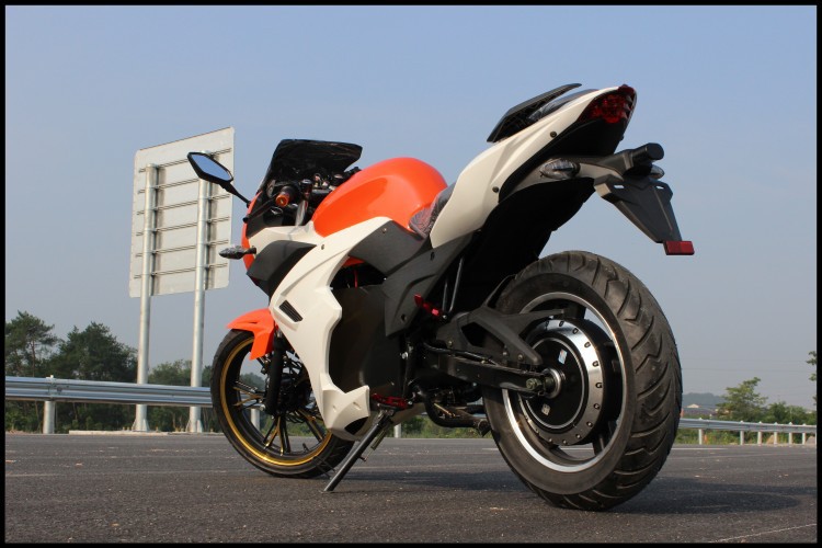 新款地平线s款二代电动大跑车电摩/m3/电动趴赛72v大功率