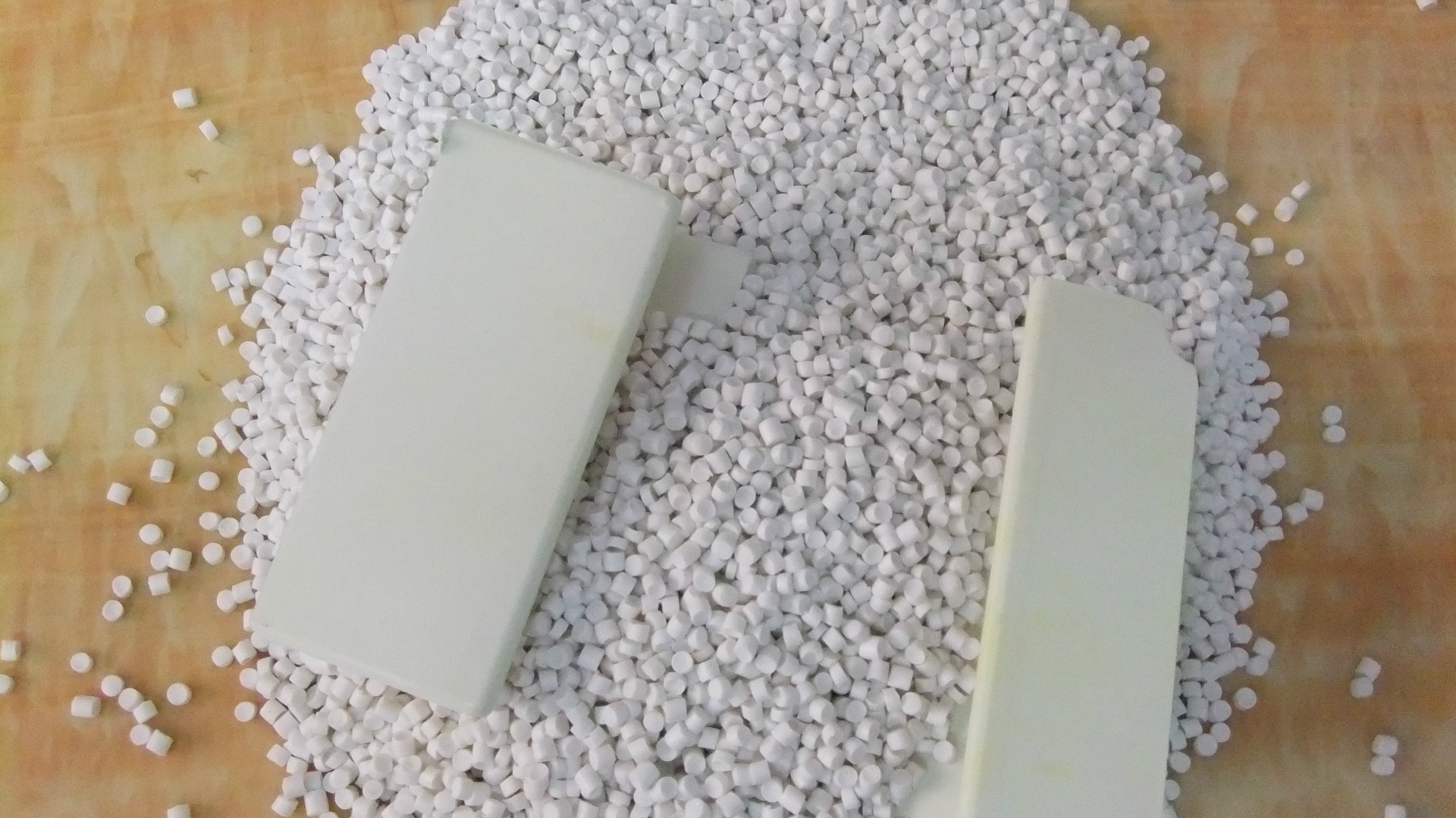 佛山塑料_广州白色挤出粒料 挤出pvc原材料颗