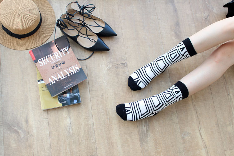 秋冬新款 棉女士袜子 日系原宿黑白潮袜 中筒文艺女袜批发