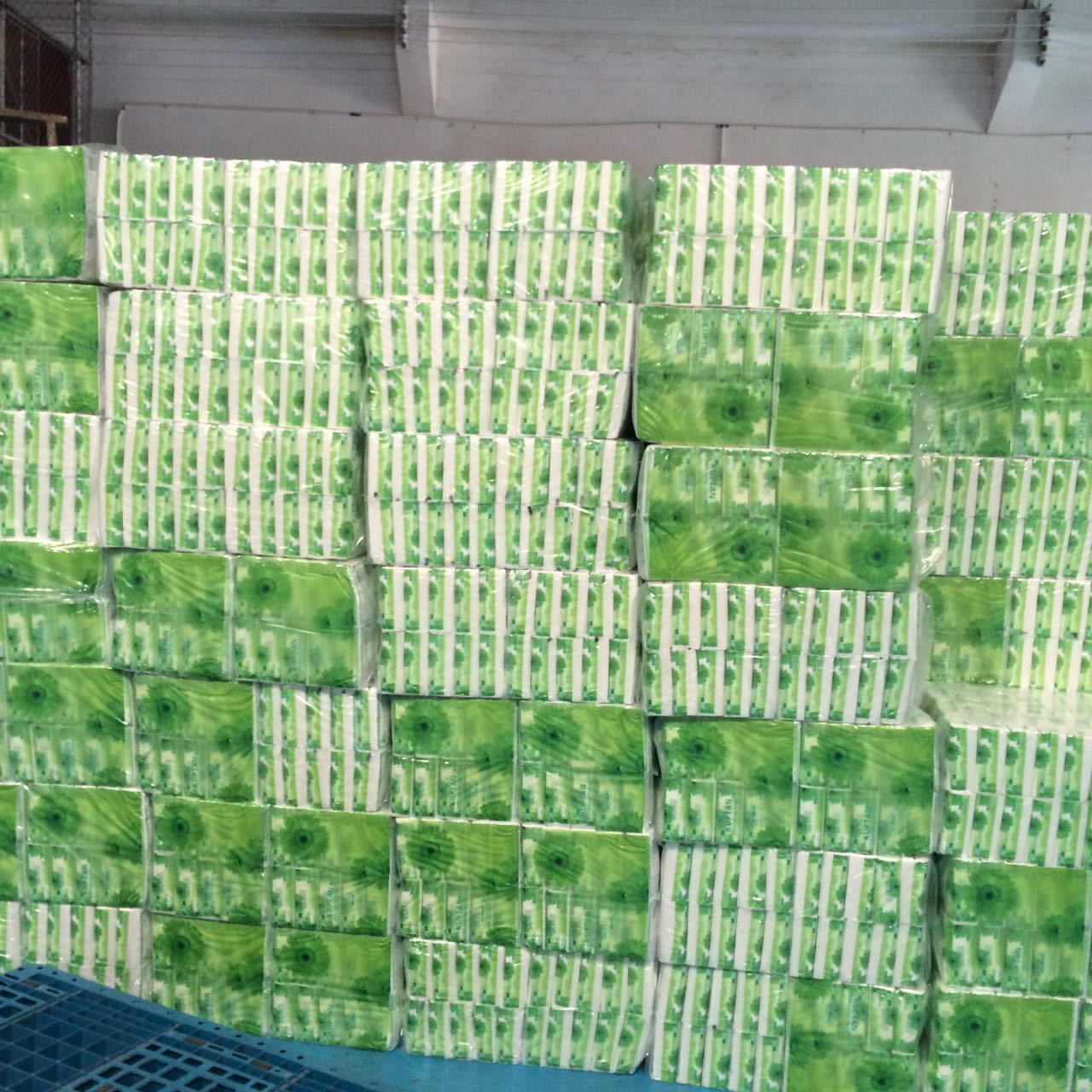 广东佛山厂家直销三层柔软舒适家用软抽 提供餐厅酒店用纸 可定制