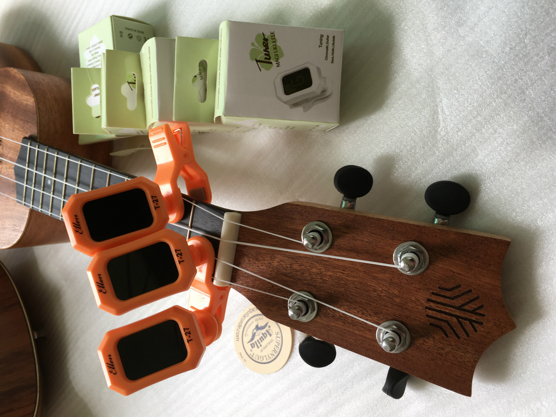 民谣木吉他调音器 贝司 尤克里里 校音器 多功能吉他配件效果器