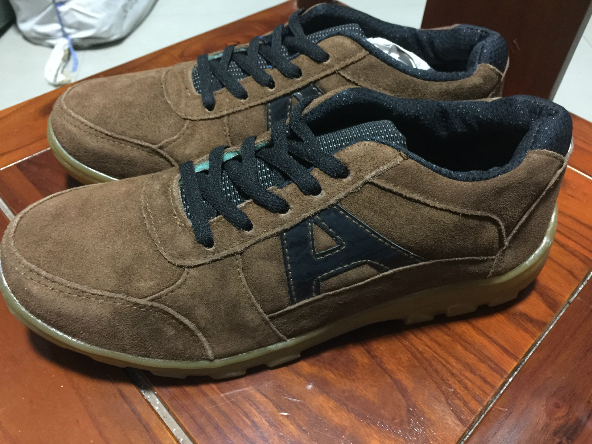 户外牛皮真皮运动鞋 耗牛皮休闲运动鞋 地摊货源牛皮鞋厂家直销