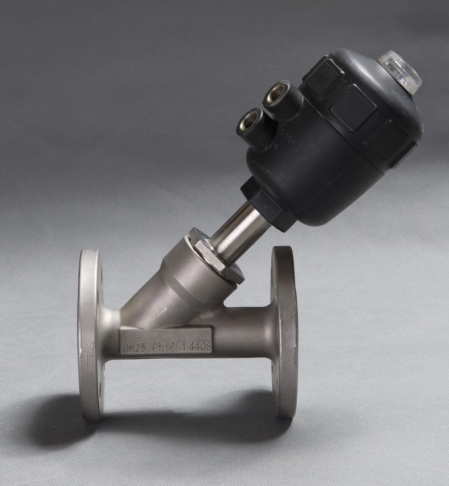 公司专业生产高品质不钢钢气动角座阀