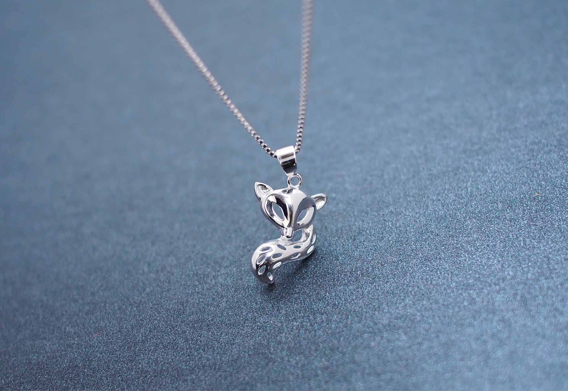 925纯银大尾巴狐狸吊坠 女款 韩版时尚别致 厂家直销现货