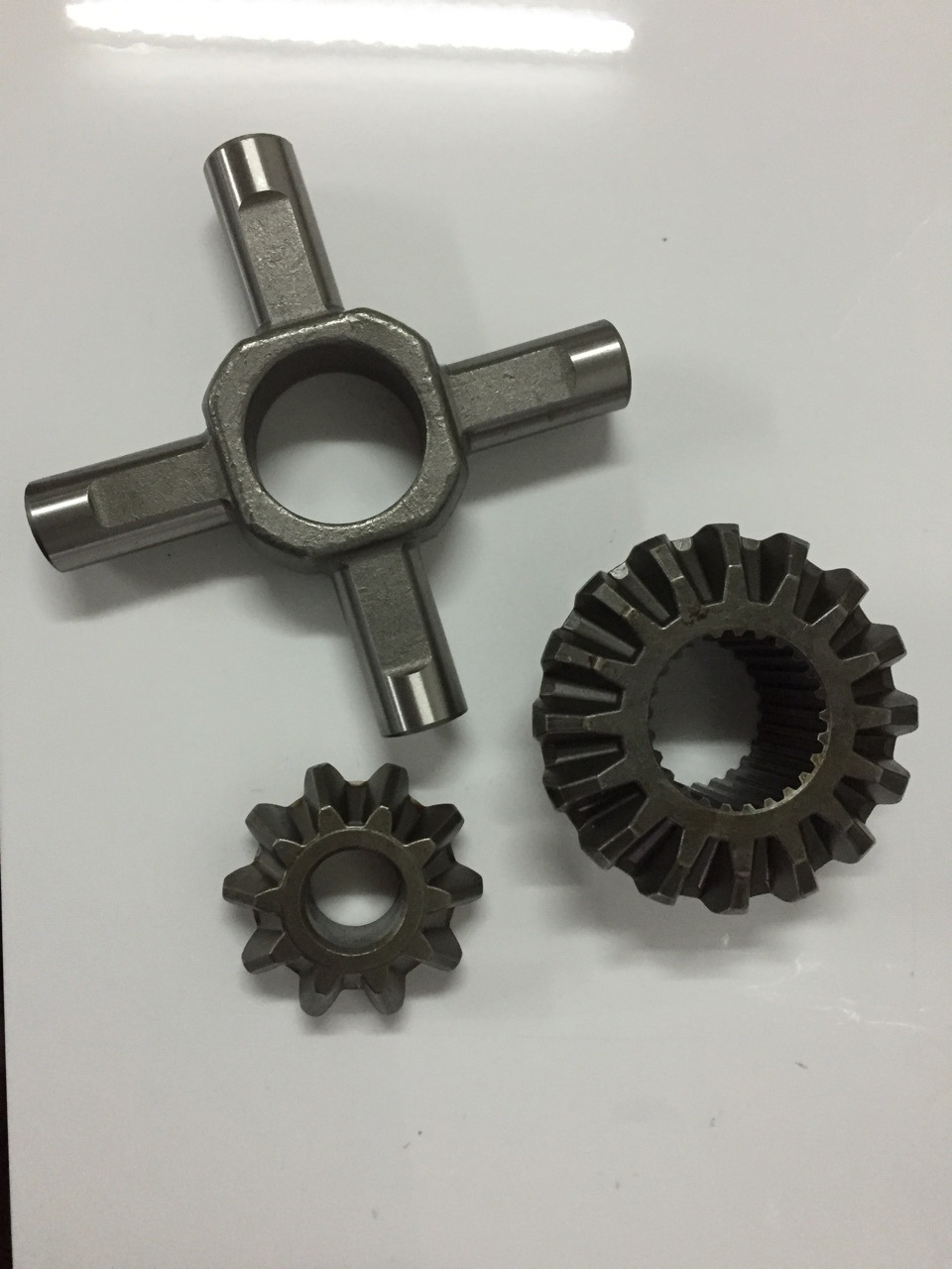 五十铃fsr半轴齿轮行星齿轮十字轴(25*161)