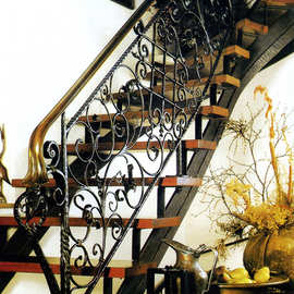 户外欧式铁艺不锈钢旋转楼梯护栏钢结构别墅锌钢扶手厂家供货安装