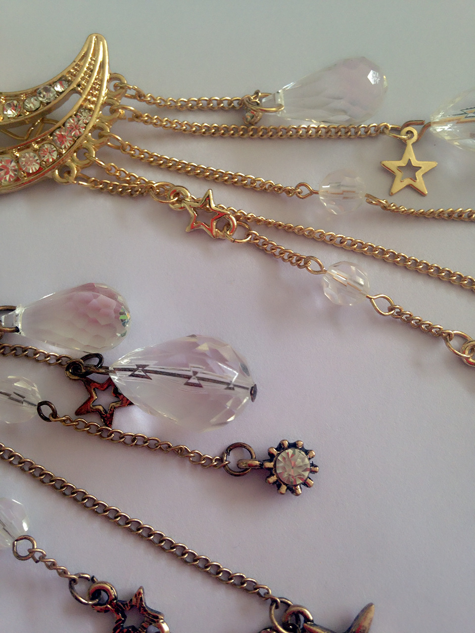 青岛拉威尔饰品批发日系梦幻水晶流苏月牙复古镶钻宝石发夹 - 珠宝