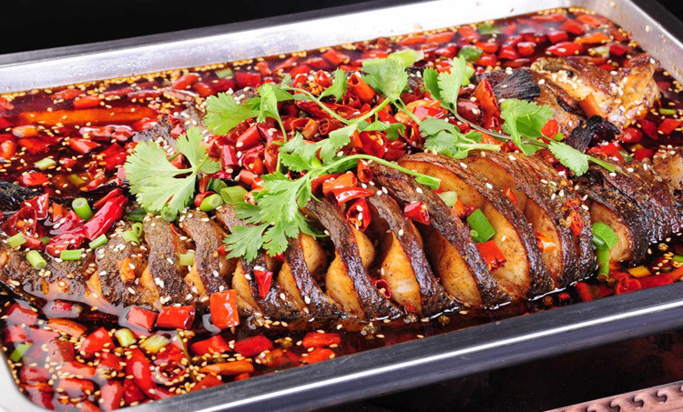 风靡全球的美味烤鱼，其实做法很简单，在家也能做的烤鱼美食