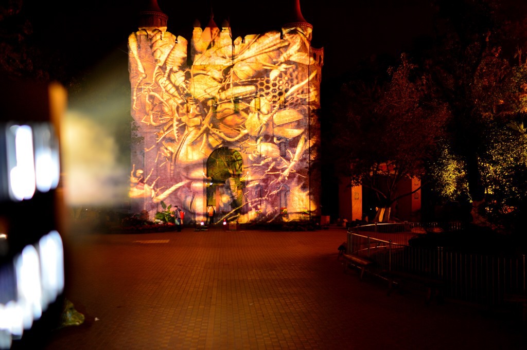 c都市巨影w155广告投影机-户外全息场景投影