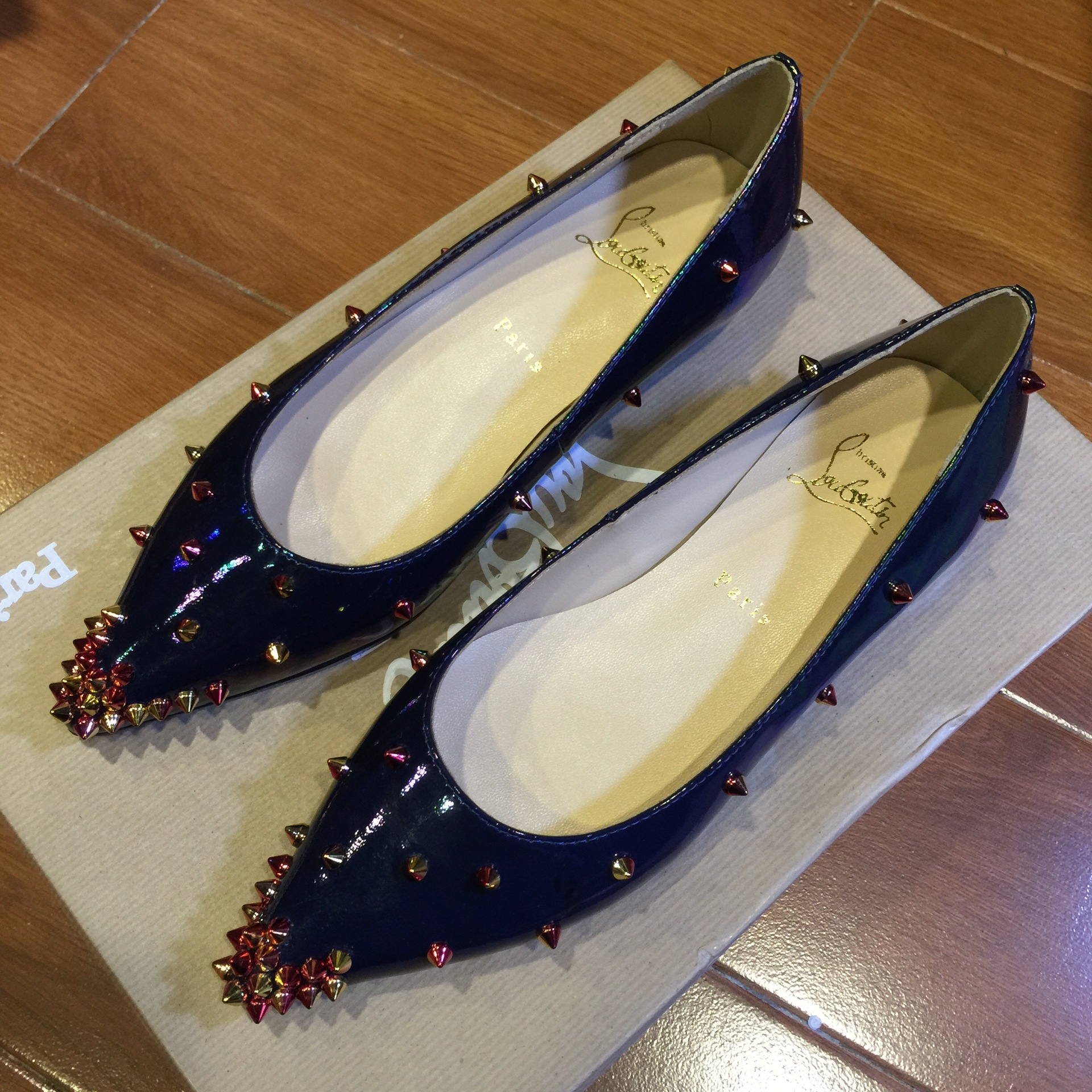 欧洲站新款红底鞋铆钉水钻坡跟内增高尖头平底鞋休闲鞋单鞋真皮鞋