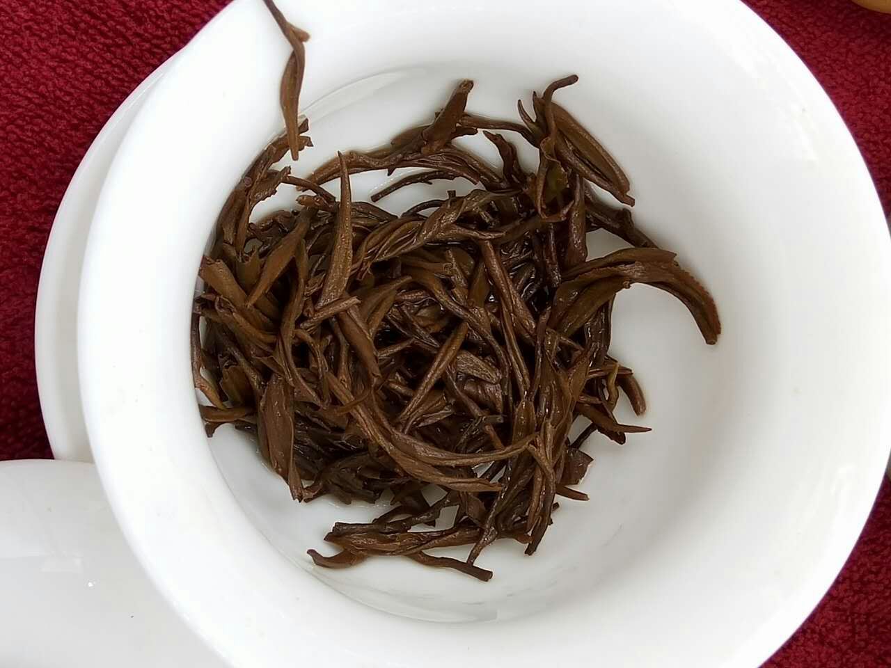 6号黄芽正山小种 产品介绍 名称:特级桂圆香小种红茶 净量:500 等级