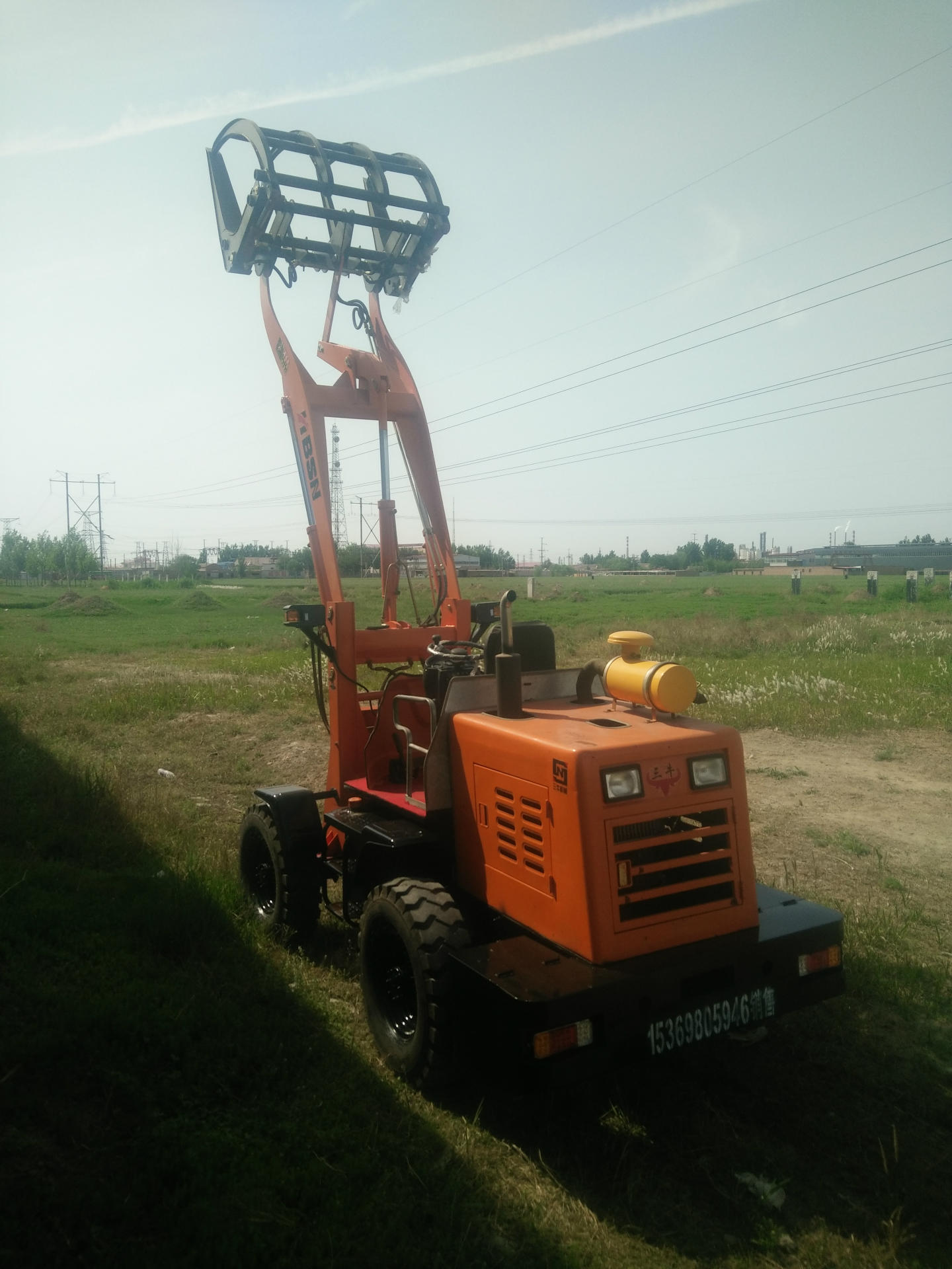 厂家直供 小型四驱铲车 小铲车 小型抓木机 抓木机械 小型铲装