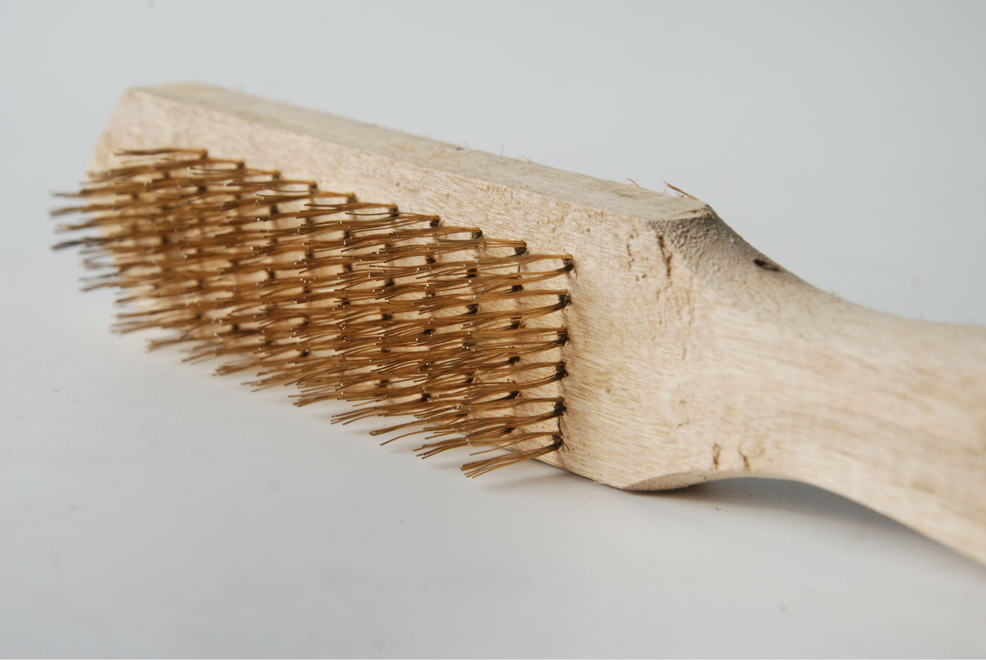 【供应】木柄钢丝刷 金属表面清洁刷 除漆除锈刷子 工业刷 清洁刷