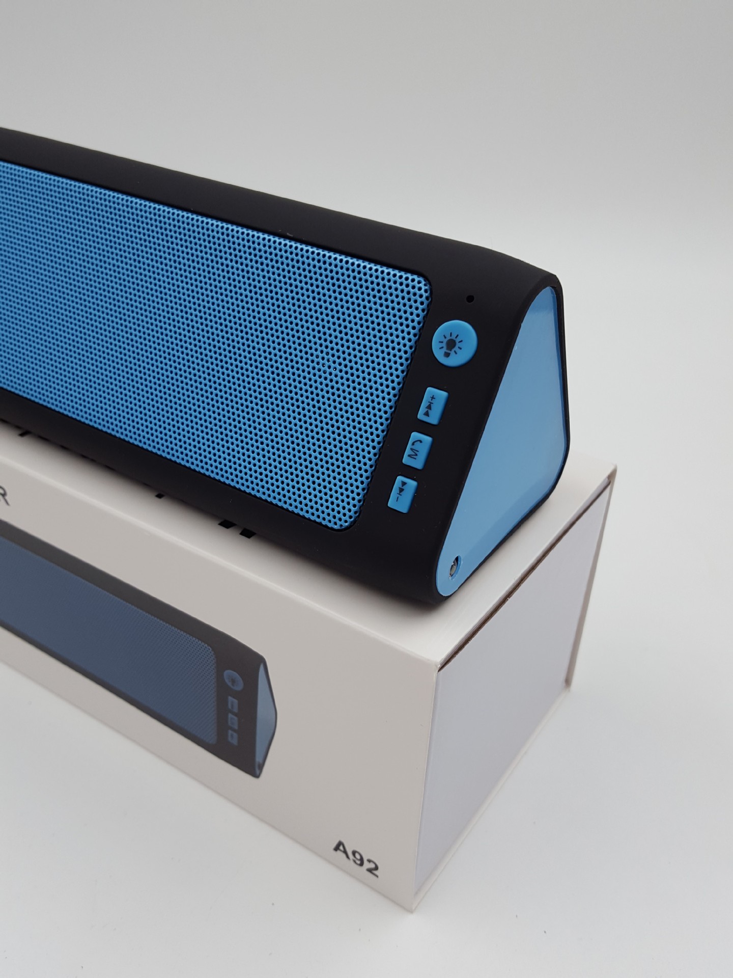 a9无线连接运动蓝牙音箱免提通话低音炮创意礼品插卡户外音响迷你