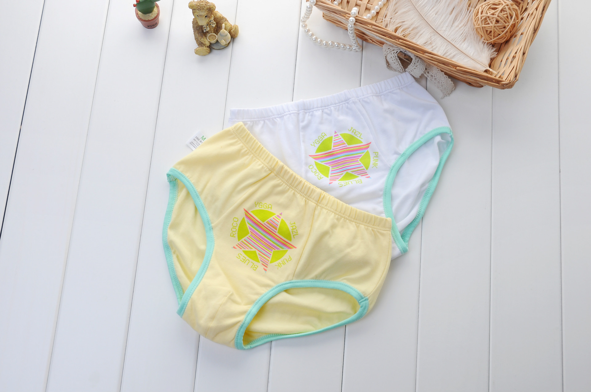 卡宝熊儿童棉质内裤1-14岁宝宝面包裤女童三角纯棉内裤短裤