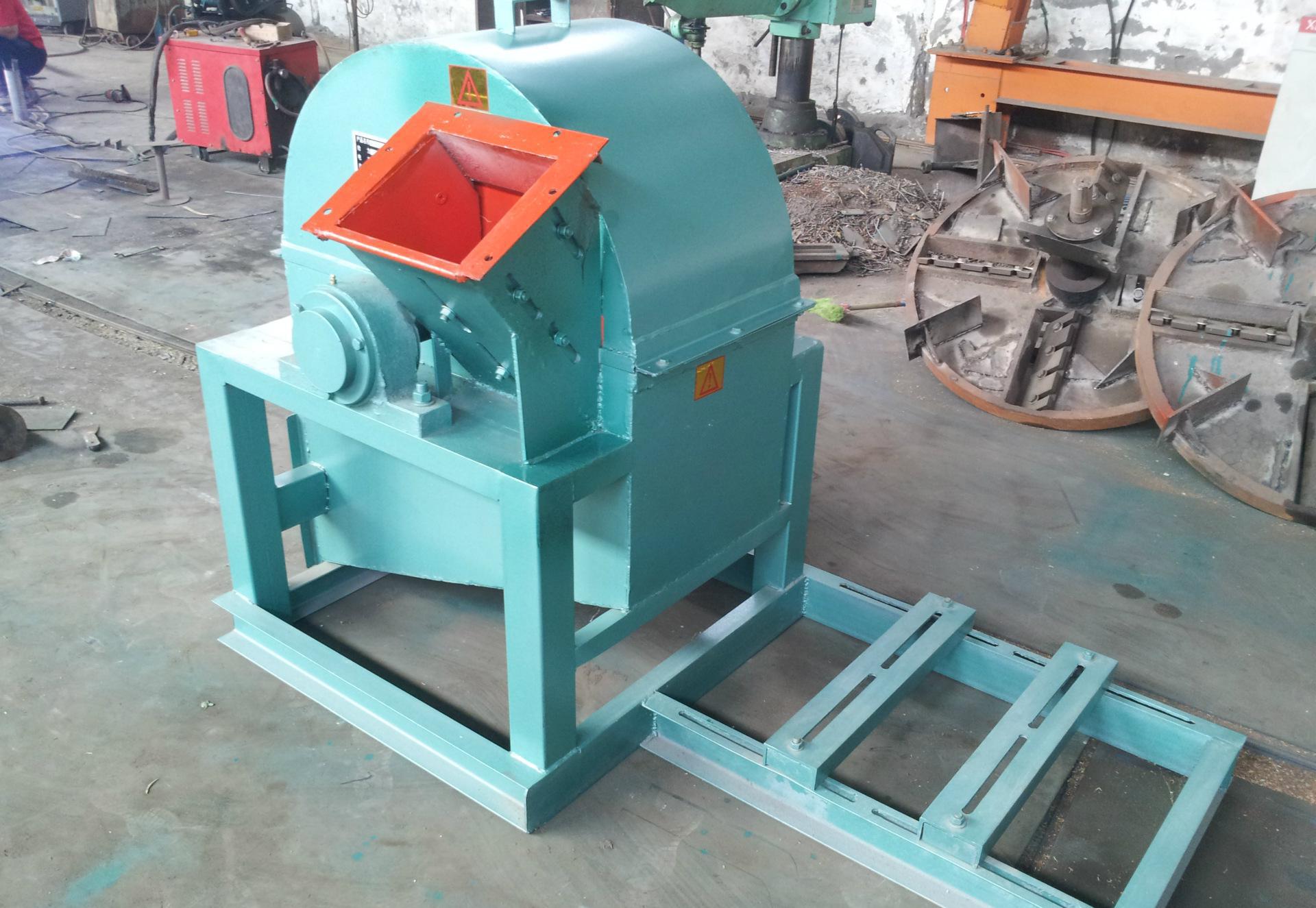 新型移动式木材下角料粉碎机树枝木屑机 树根树墩破碎机木粉机