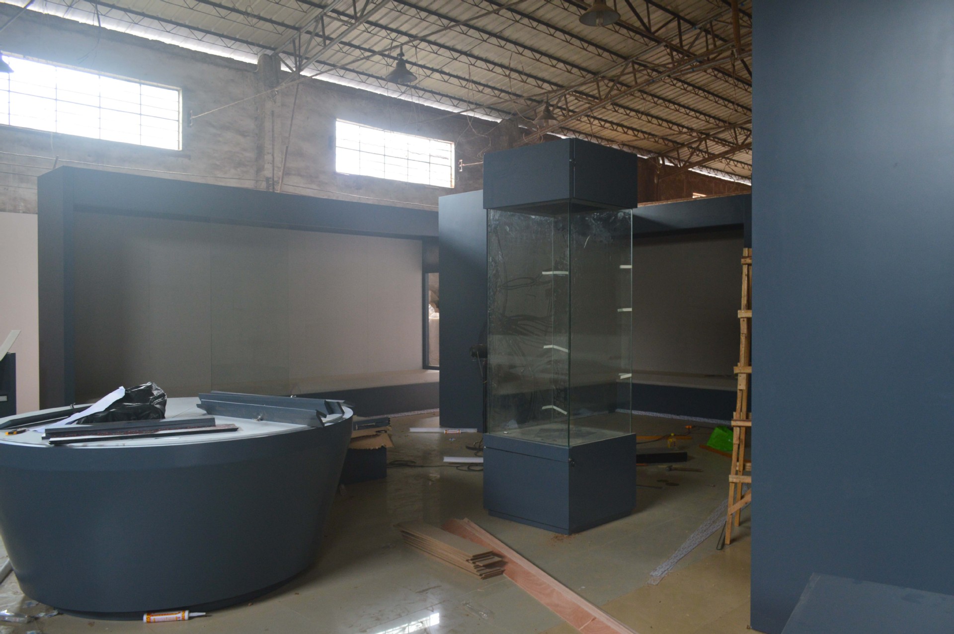 中展供应博物馆展柜,专业设计制作安装一体博物馆展览柜工厂