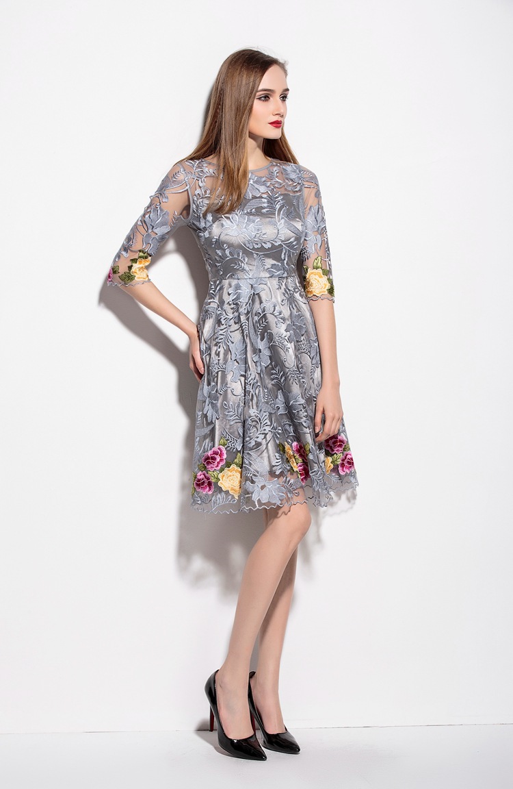 欧洲站刺绣绣花网纱连衣裙2019春夏圆领女新款大码刺绣裙高档女装