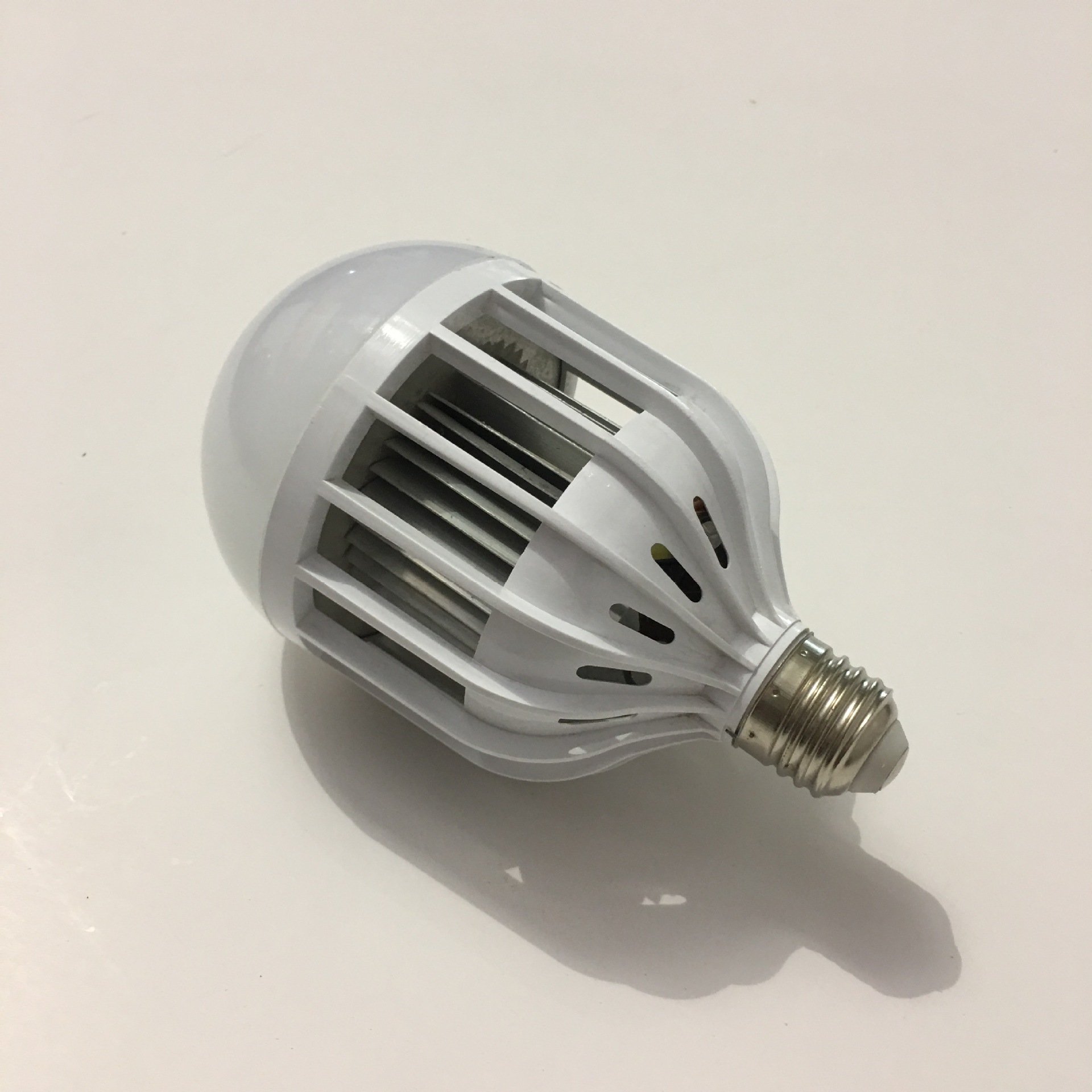 白光灯泡 六元店百货货源 - 宗教用品批发交易网